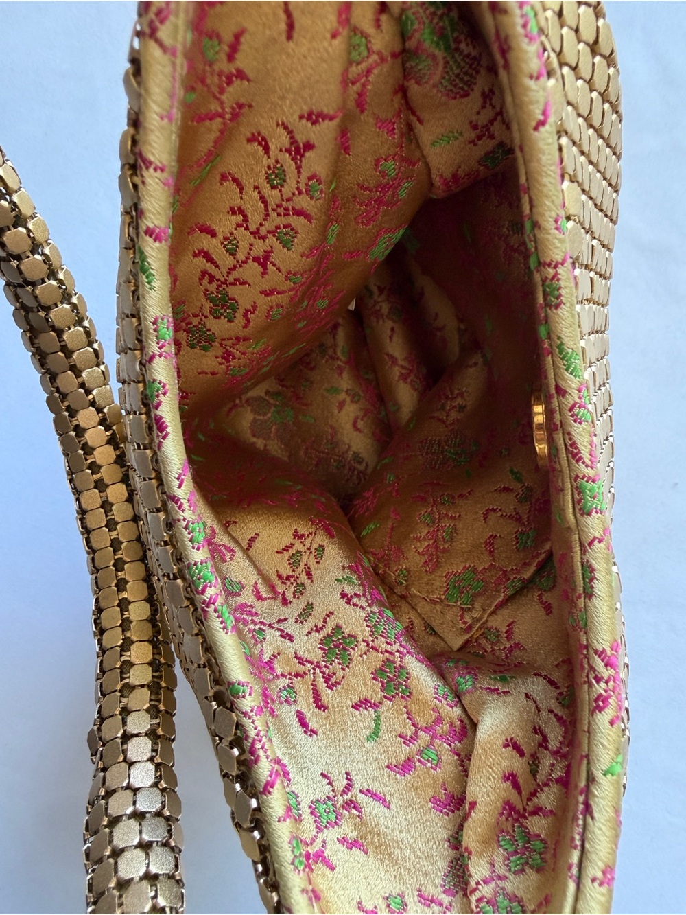 Gold Metal Mesh Evening Wrist Bag Y2K Party Bag Chinoiserie Brocade Lining - Picture 3 of 5